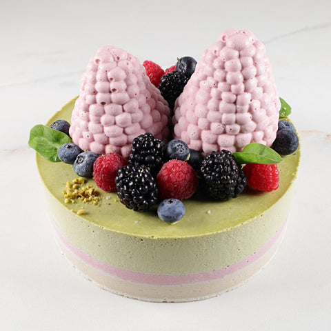 Pastel de fresa y pistacho