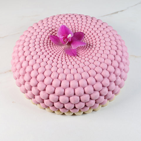 Pastel de fresa y vainilla con perlas